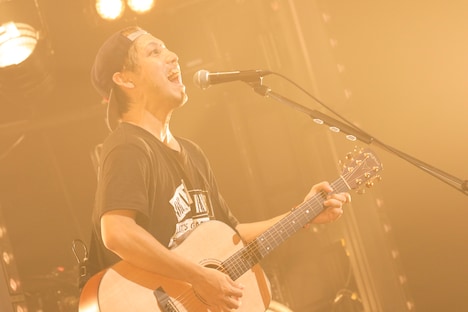 HIROKI（Vo）（撮影：平野タカシ）
