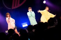 左から浜崎香帆、櫻井紗季、橘二葉。（写真提供：EPICレコードジャパン）