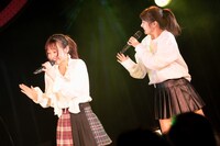 左から橘二葉、櫻井紗季。（写真提供：EPICレコードジャパン）