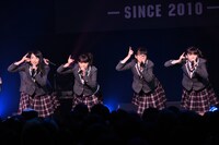 左から有友緒心、藤平華乃、吉田爽葉香、森萌々穂。