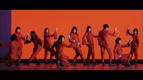 欅坂46「Nobody」ミュージックビデオのワンシーン。