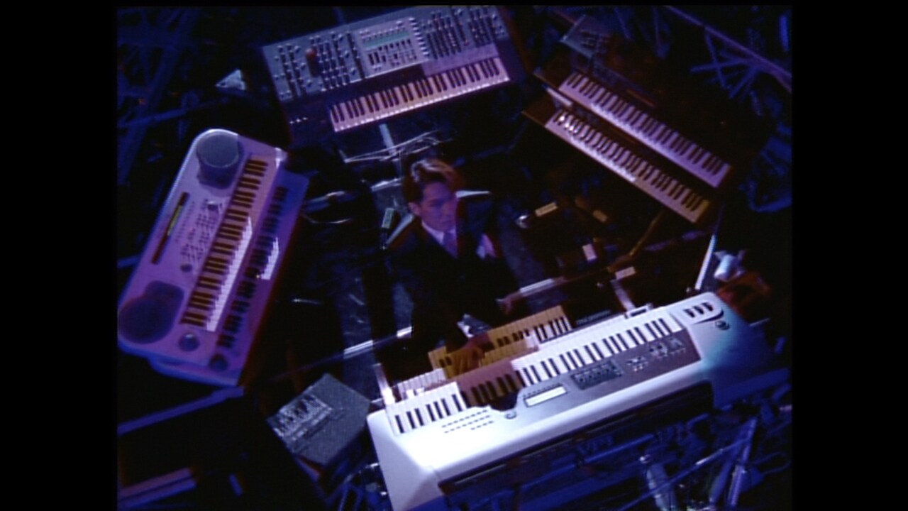小室哲哉 - TM NETWORKデビュー35周年記念日に解散ライブ映像を