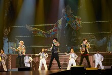 「新しい地図NAKAMA to（と）MEETING_vol.1」東京・武蔵野の森総合スポーツプラザ公演の様子。（撮影：宮脇進）