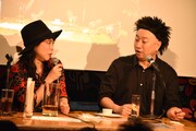 左から椿鬼奴、レイザーラモンRG。