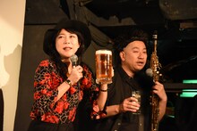 左から椿鬼奴、レイザーラモンRG。