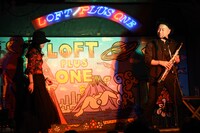 ライブ中の椿鬼奴、レイザーラモンRG。