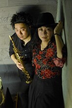 バックステージでのレイザーラモンRGと椿鬼奴。