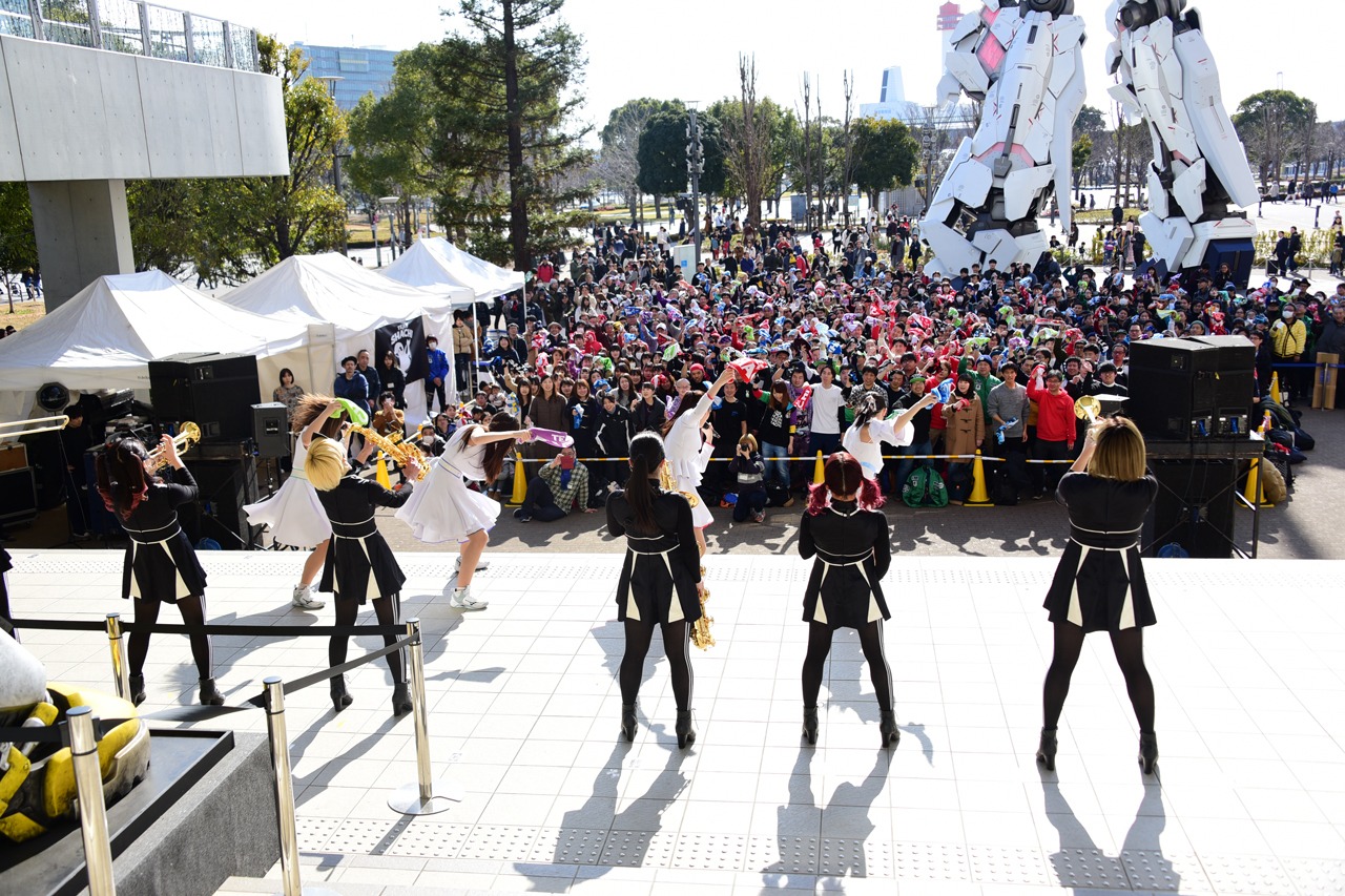 TEAM SHACHI「全国全速前進FREE EVENT TOUR 2019」東京・ダイバーシティ東京プラザ フェスティバル広場公演の様子。