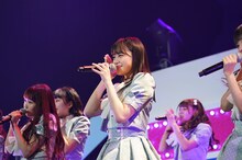 高松瞳（中央）（写真提供：SACRA MUSIC）