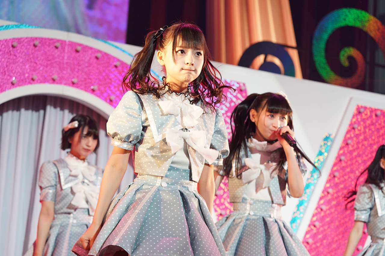 齊藤なぎさ（手前）（写真提供：SACRA MUSIC）