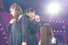 齋藤樹愛羅（中央）（写真提供：SACRA MUSIC）