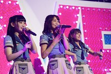 =LOVE「初めまして、＝LOVEです。」の様子。（写真提供：SACRA MUSIC）