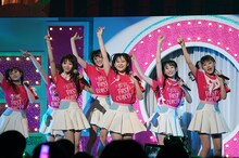 =LOVE「初めまして、＝LOVEです。」の様子。（写真提供：SACRA MUSIC）