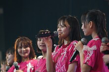 =LOVE「初めまして、＝LOVEです。」の様子。（写真提供：SACRA MUSIC）