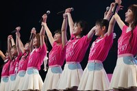 =LOVE「初めまして、＝LOVEです。」の様子。（写真提供：SACRA MUSIC）