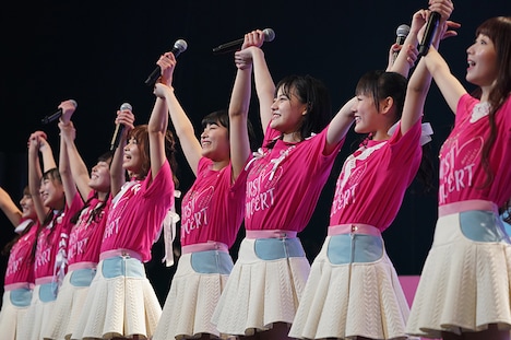 =LOVE「初めまして、＝LOVEです。」の様子。（写真提供：SACRA MUSIC）