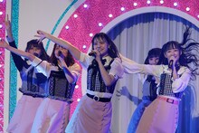 =LOVE「初めまして、＝LOVEです。」の様子。（写真提供：SACRA MUSIC）