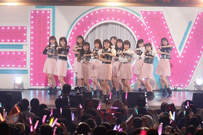 =LOVE「初めまして、＝LOVEです。」の様子。（写真提供：SACRA MUSIC）