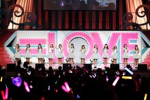 =LOVE「初めまして、＝LOVEです。」の様子。（写真提供：SACRA MUSIC）