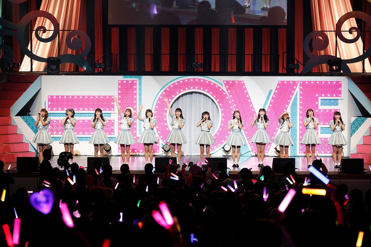 =LOVE「初めまして、＝LOVEです。」の様子。（写真提供：SACRA MUSIC）