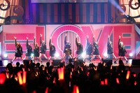 =LOVE「初めまして、＝LOVEです。」の様子。（写真提供：SACRA MUSIC）