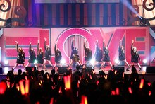 =LOVE「初めまして、＝LOVEです。」の様子。（写真提供：SACRA MUSIC）