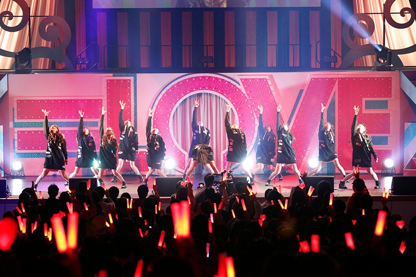 =LOVE「初めまして、＝LOVEです。」の様子。（写真提供：SACRA MUSIC）
