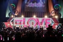 =LOVE「初めまして、＝LOVEです。」の様子。（写真提供：SACRA MUSIC）