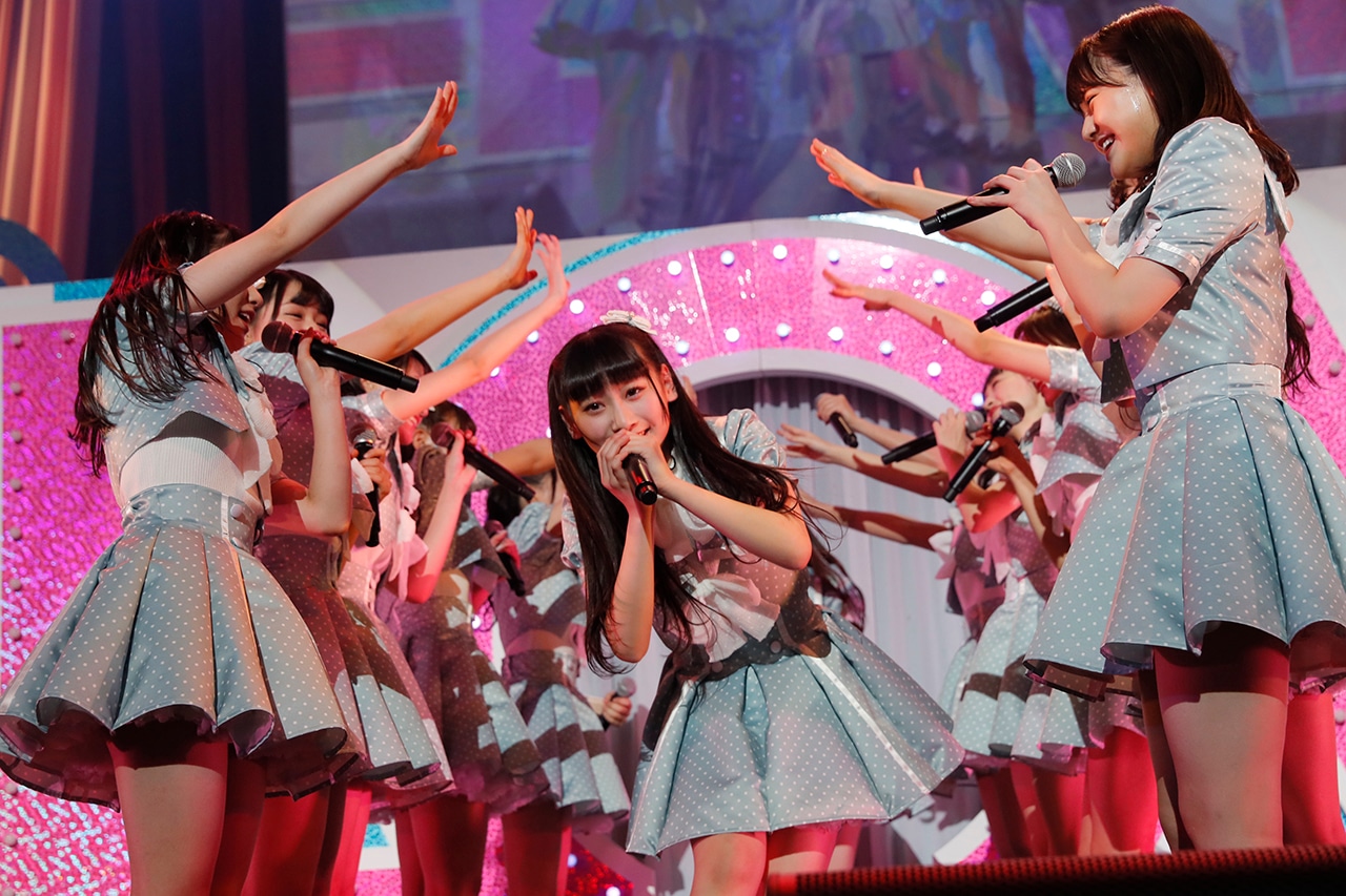=LOVE「初めまして、＝LOVEです。」の様子。（写真提供：SACRA MUSIC）