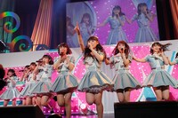 =LOVE「初めまして、＝LOVEです。」の様子。（写真提供：SACRA MUSIC）