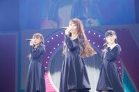 乃木坂46「気づいたら片想い」を披露する齋藤樹愛羅、大谷映美里、佐竹のん乃。（写真提供：SACRA MUSIC）