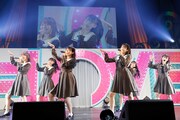 Someday Somewhere「この恋はトランジット」を披露する高松瞳、山本杏奈、諸橋沙夏、瀧脇笙古、大場花菜、音嶋莉沙。（写真提供：SACRA MUSIC）