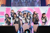 =LOVE「初めまして、＝LOVEです。」の様子。（写真提供：SACRA MUSIC）