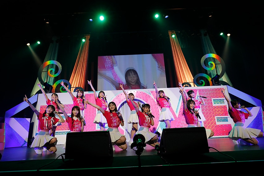 =LOVE「初めまして、＝LOVEです。」の様子。（写真提供：SACRA MUSIC）