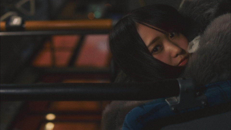 欅坂46「ヒールの高さ」ミュージックビデオのワンシーン。