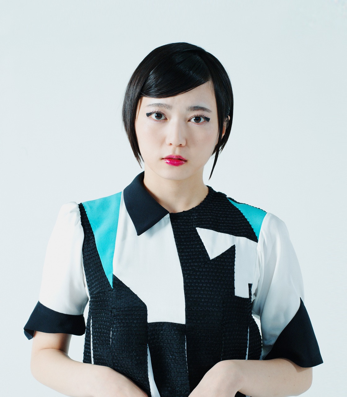 安本彩花