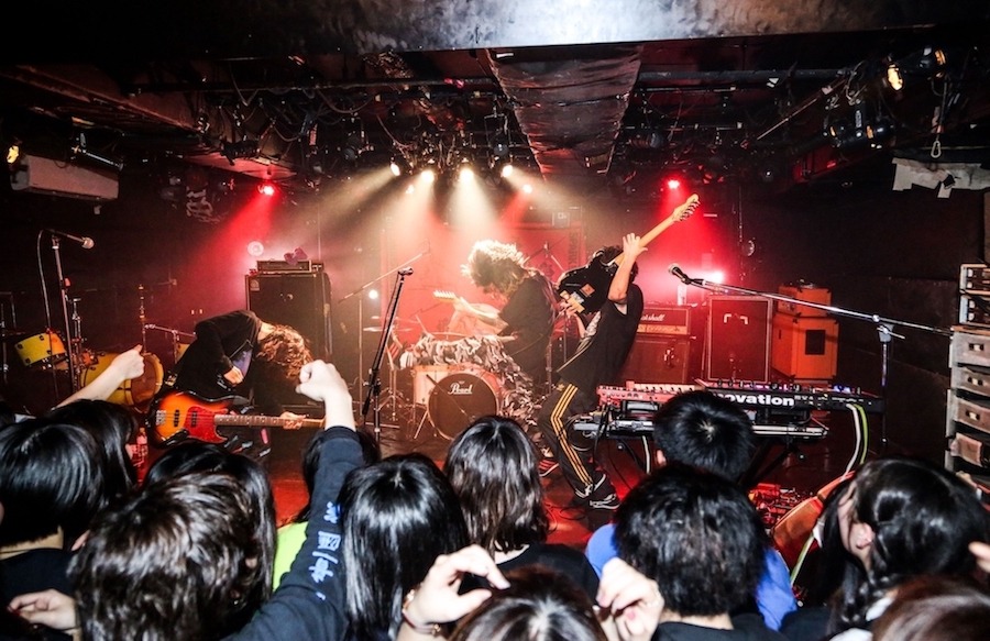 「NU BLACK」東京・Shibuya Milkyway公演の様子。（撮影：fukumaru）