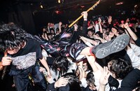 「NU BLACK」東京・Shibuya Milkyway公演の様子。（撮影：fukumaru）