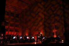 「billboard classics Salyu with小林武史 premium symphonic concert 2019 -Valentine's Special-」の様子。（撮影：フォトスタジオアライ 豊嶋良仁）