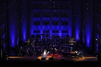 「billboard classics Salyu with小林武史 premium symphonic concert 2019 -Valentine's Special-」の様子。（撮影：フォトスタジオアライ 豊嶋良仁）