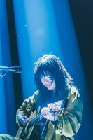 人気画像3位は「あいみょん初の武道館に1万4000人、万感の思いで歌った18曲」より、あいみょん「AIMYON BUDOKAN -1995-」の様子。（撮影：永峰拓也）