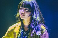 人気画像6位は「あいみょん初の武道館に1万4000人、万感の思いで歌った18曲」より、あいみょん。（撮影：永峰拓也）