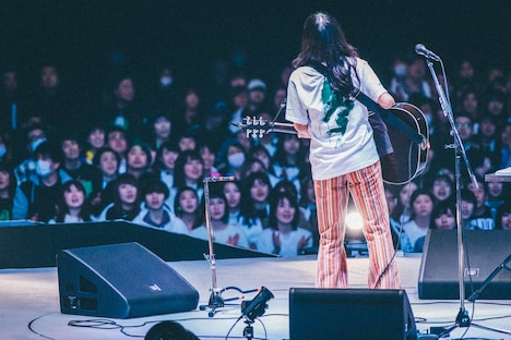 あいみょん「AIMYON BUDOKAN -1995-」の様子。（撮影：永峰拓也）