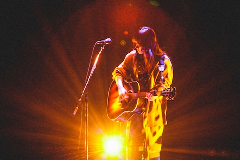 あいみょん「AIMYON BUDOKAN -1995-」の様子。（撮影：鈴木友莉）