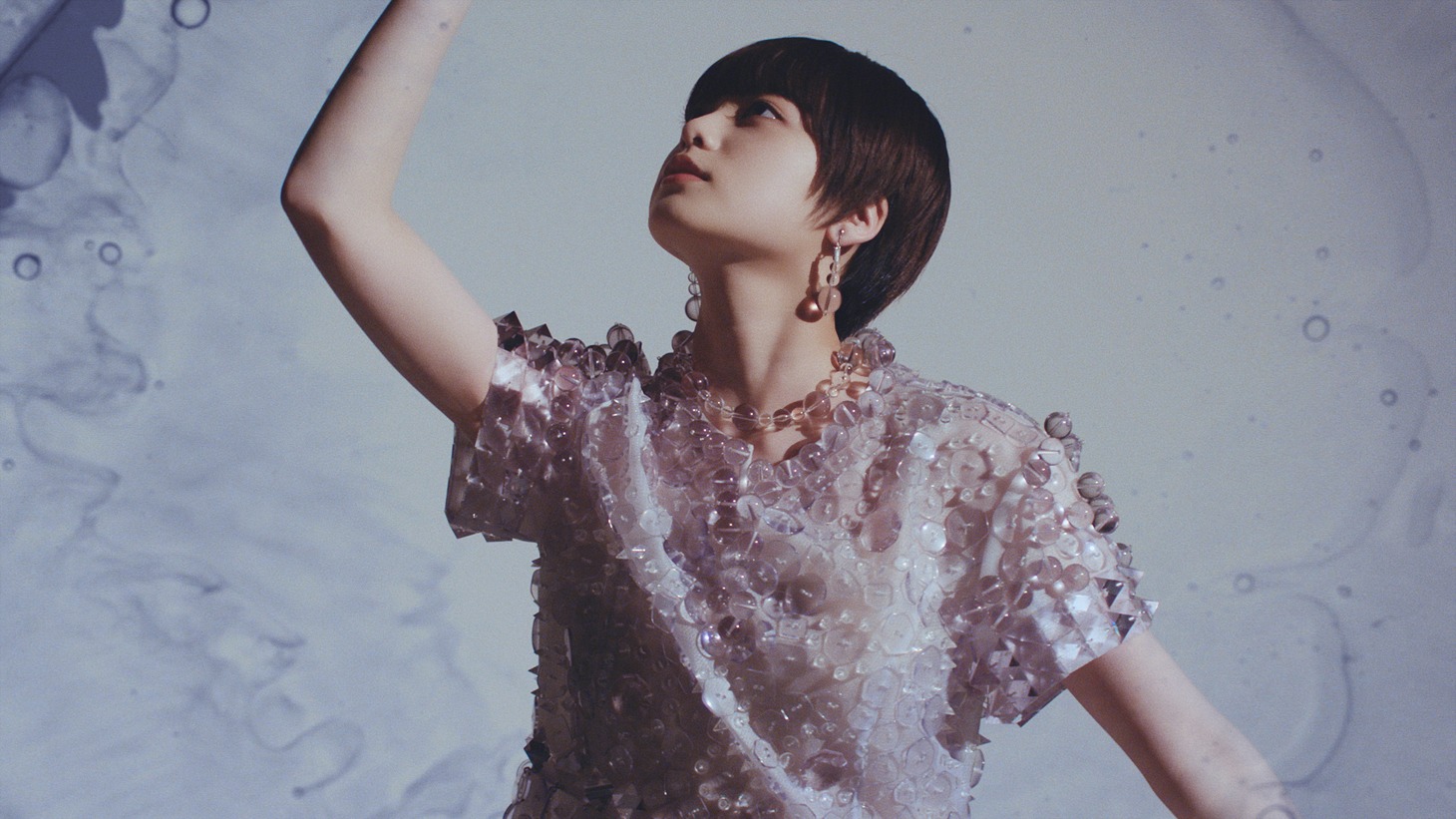「ANREALAGE『CLEAR』CONCEPT MOVIE」のワンシーン。