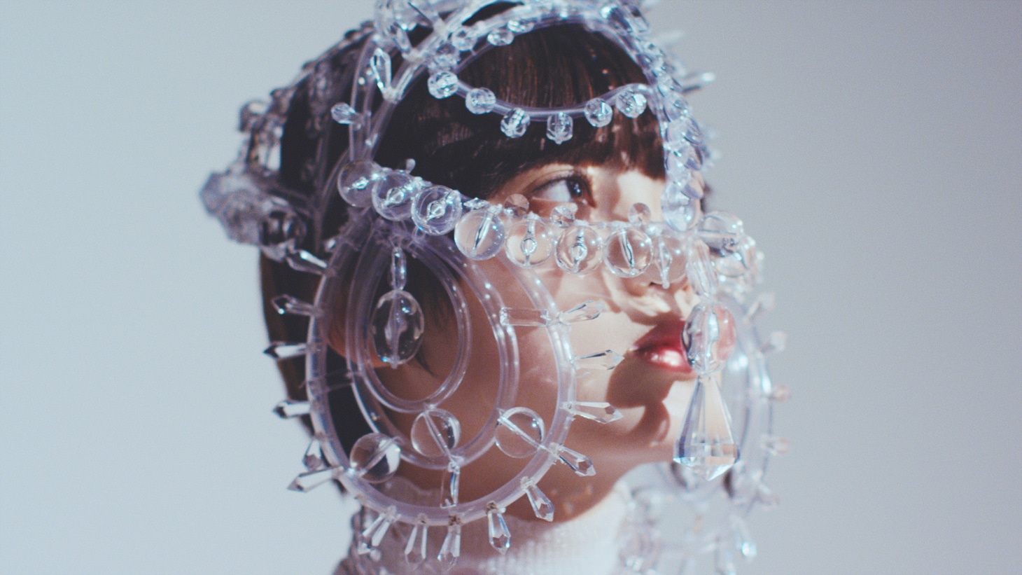 「ANREALAGE『CLEAR』CONCEPT MOVIE」のワンシーン。