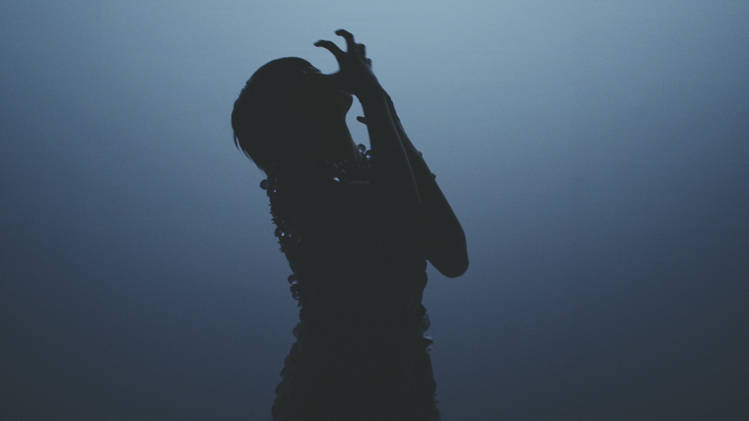 「ANREALAGE『CLEAR』CONCEPT MOVIE」のワンシーン。