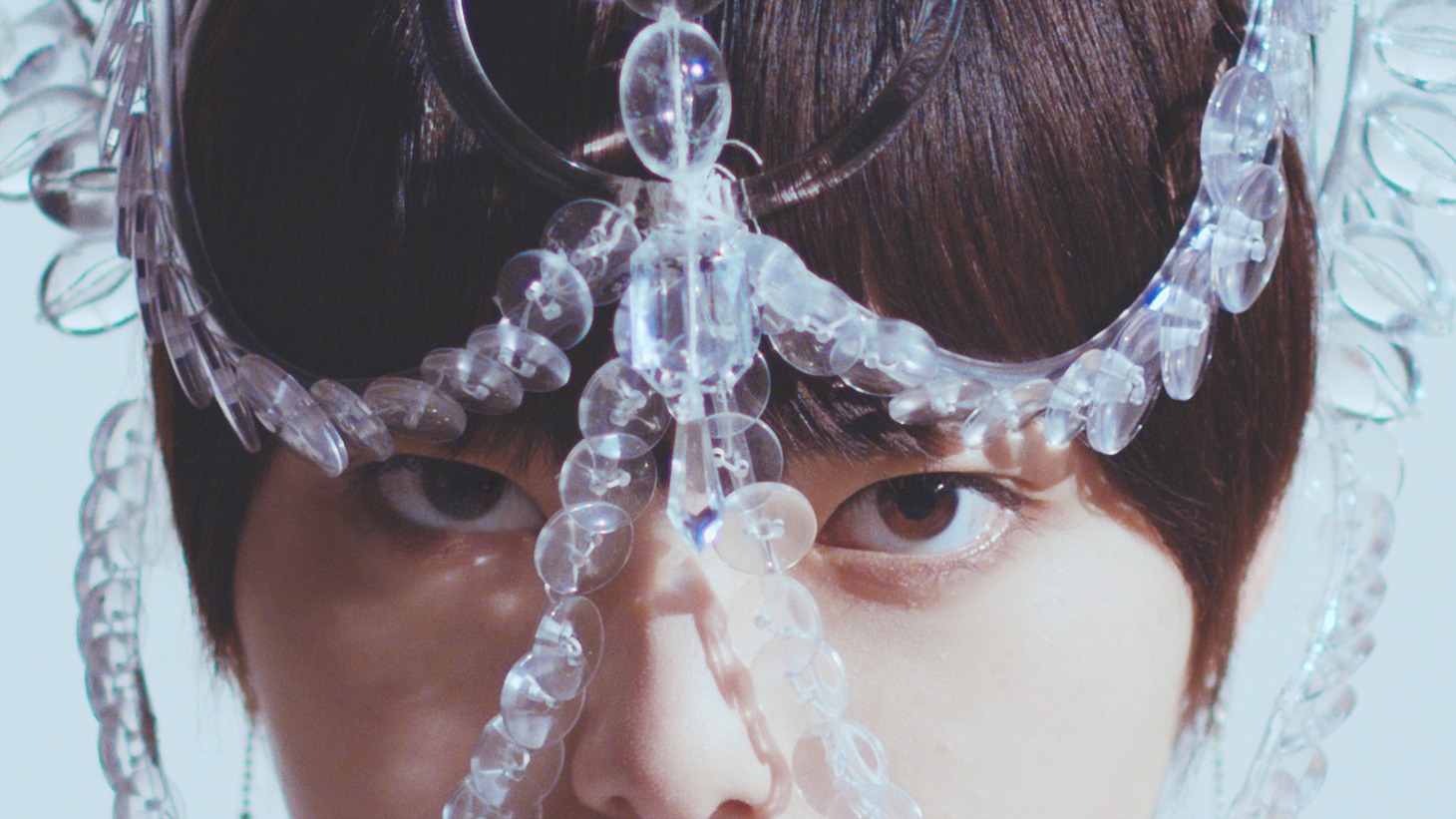 「ANREALAGE『CLEAR』CONCEPT MOVIE」のワンシーン。