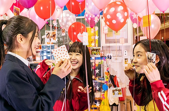 風船に写真をぶら下げる「フォトバルーン」。