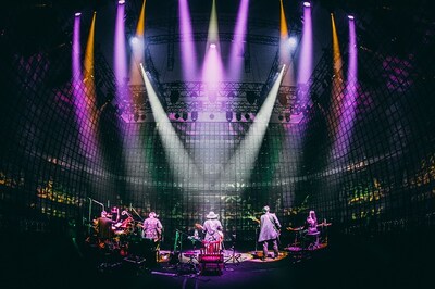 amazarashi「朗読演奏実験空間“新言語秩序”」の様子。